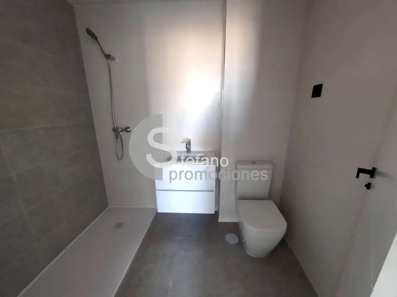 Baño de Piso de alquiler en Fuengirola con Aire acondicionado, Terraza y Trastero
