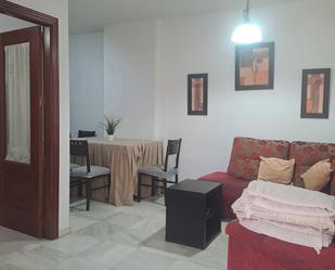 Sala d'estar de Apartament de lloguer en Dos Hermanas amb Aire condicionat