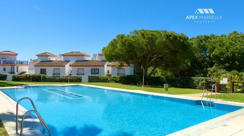 Foto 3 von Einfamilien-Reihenhaus zum Verkauf in Calle Fresno, 1, Cabopino - Artola, Marbella