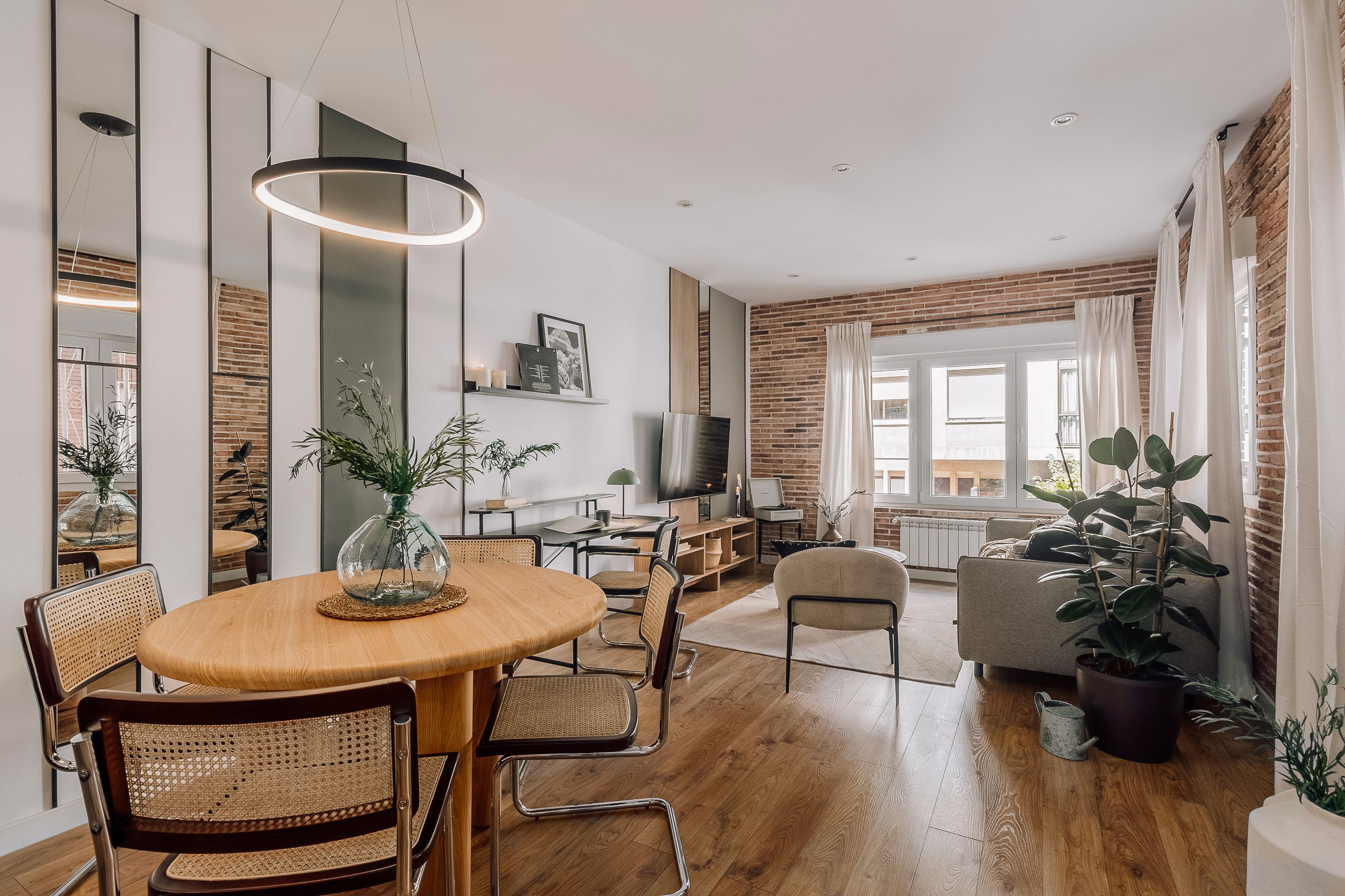 Sala d'estar de Apartament de lloguer en  Madrid Capital amb Aire condicionat, Calefacció i Moblat