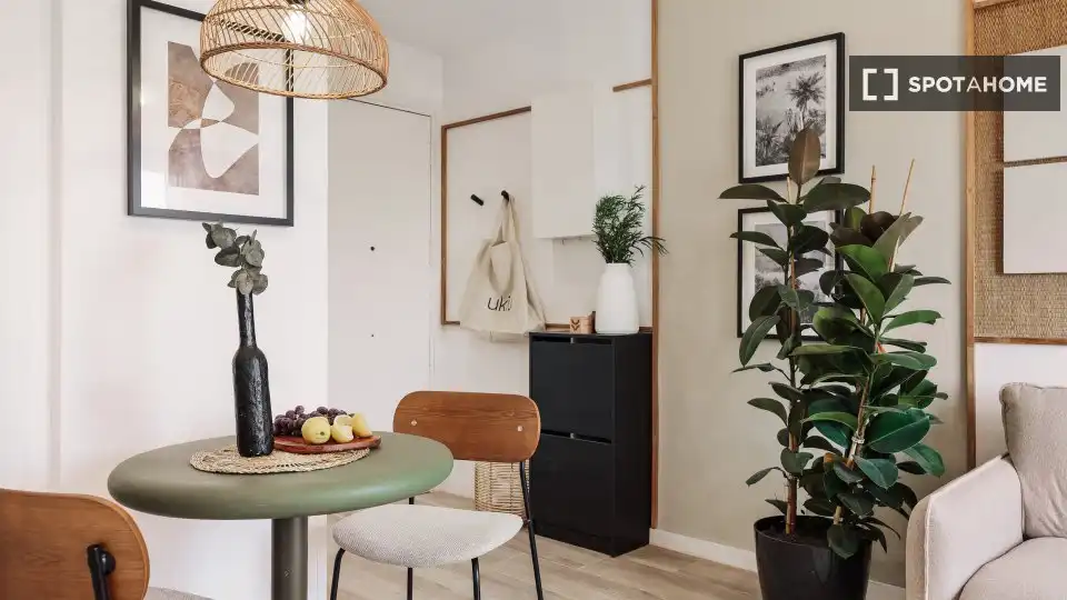 Dining room of Flat for rent in Barcelona  with Air Conditioner, Heating and Furnished