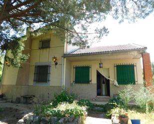 Außenansicht von Haus oder Chalet zum verkauf in Cervera de Buitrago mit Terrasse