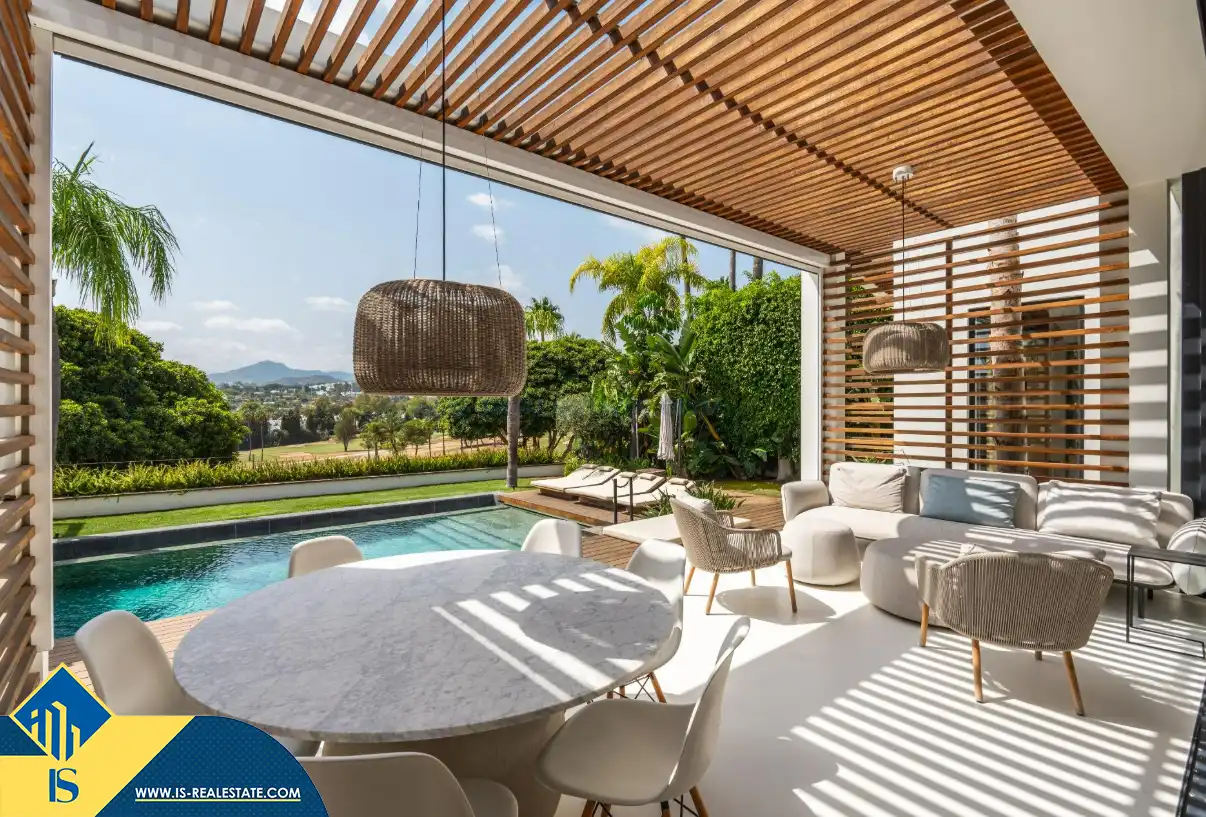 Chalet con piscina en venta en Nueva Andalucía, imagen 2