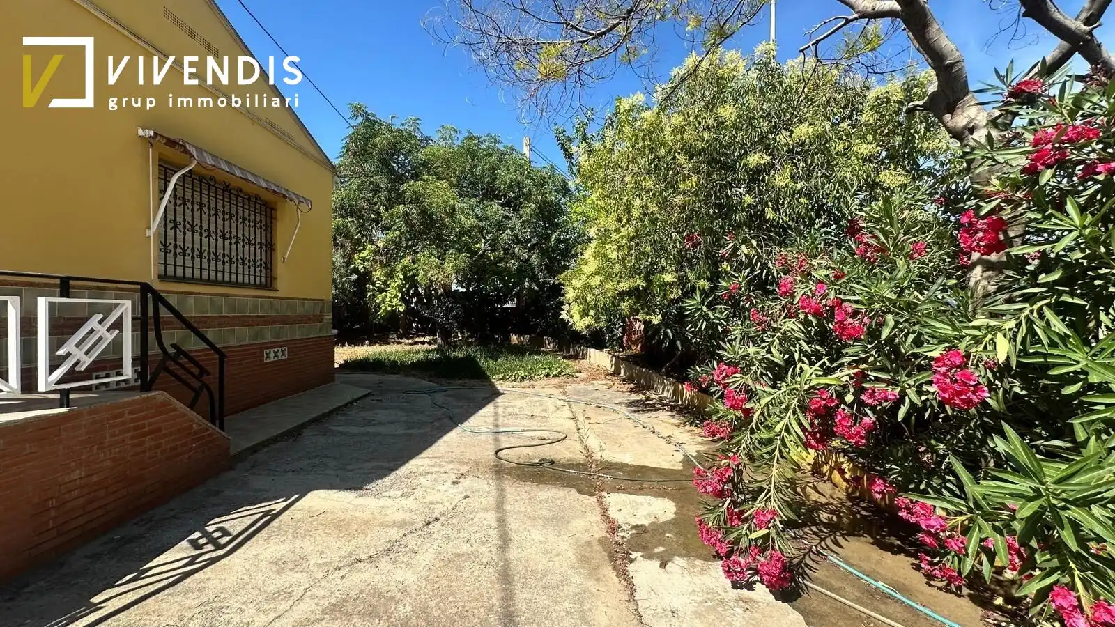 Vista exterior de Casa o xalet en venda en Rosselló amb Calefacció i Terrassa