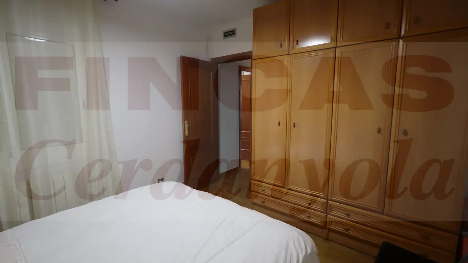 Habitación de Piso en venta en Cerdanyola del Vallès con Calefacción, Parquet y Balcón