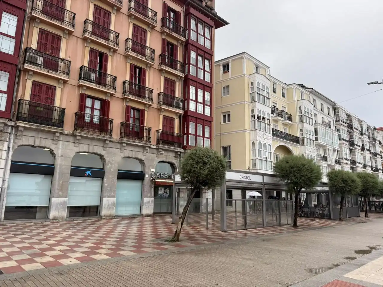 Vista exterior de Local de lloguer en Castro-Urdiales amb Aire condicionat