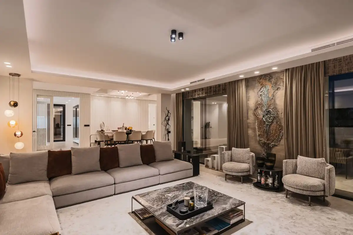 Sala d'estar de Casa o xalet en venda en Marbella amb Aire condicionat, Jardí privat i Terrassa