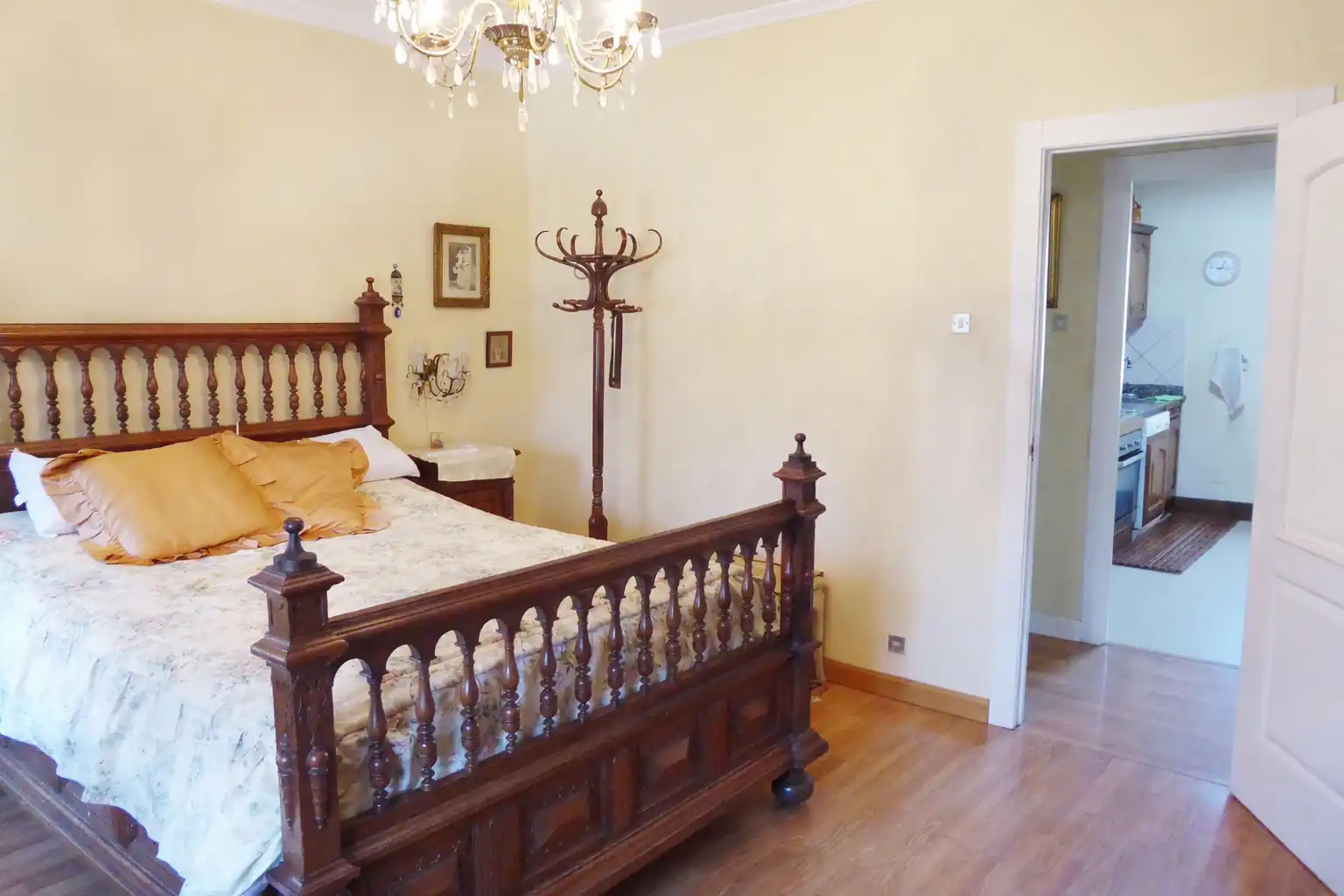 Dormitori de Casa o xalet en venda en Camargo amb Calefacció, Jardí privat i Parquet