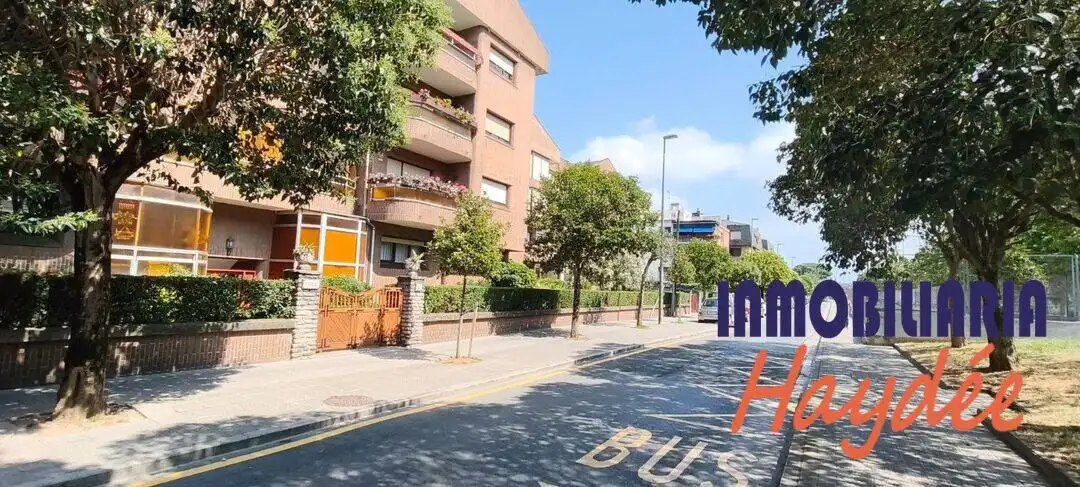 Außenansicht von Wohnung zum Verkauf in Getxo  mit Heizung, Privatgarten und Abstellraum