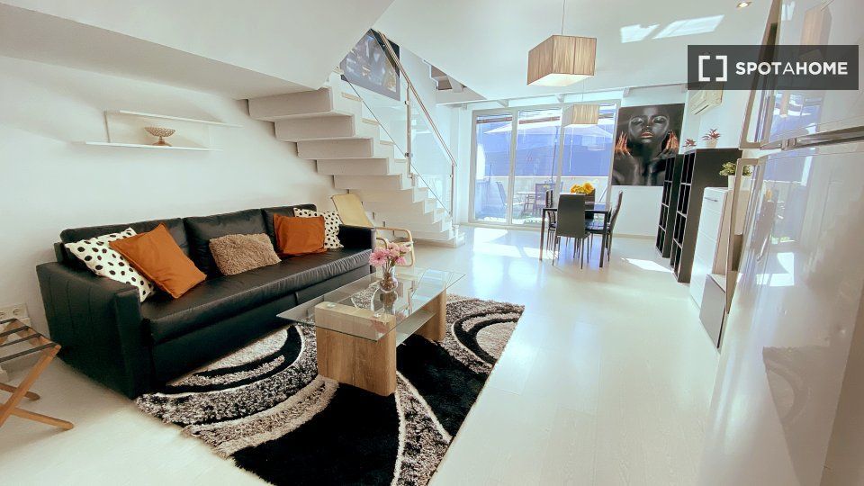 Living room of Flat to rent in  Madrid Capital  with Air Conditioner, Heating and Furnished