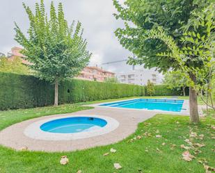 Swimming pool of Flat for sale in  Granada Capital  with Heating, Private garden and Terrace