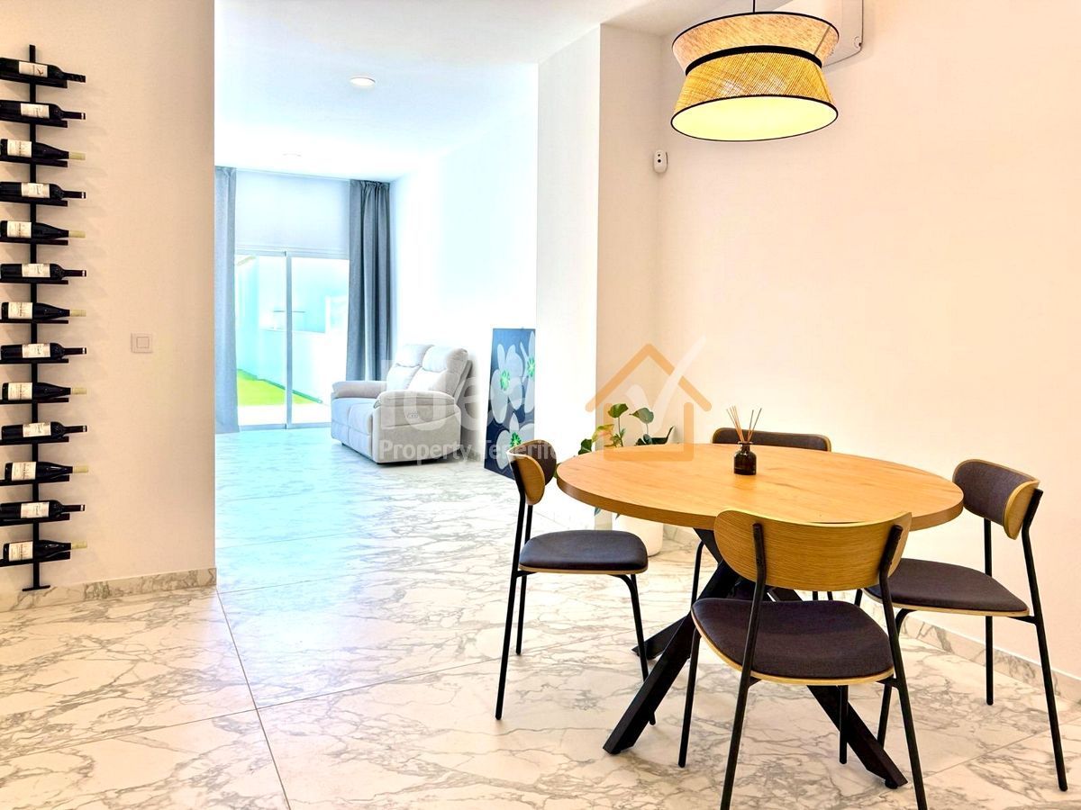 Menjador de Apartament en venda en Arona amb Aire condicionat, Terrassa i Moblat