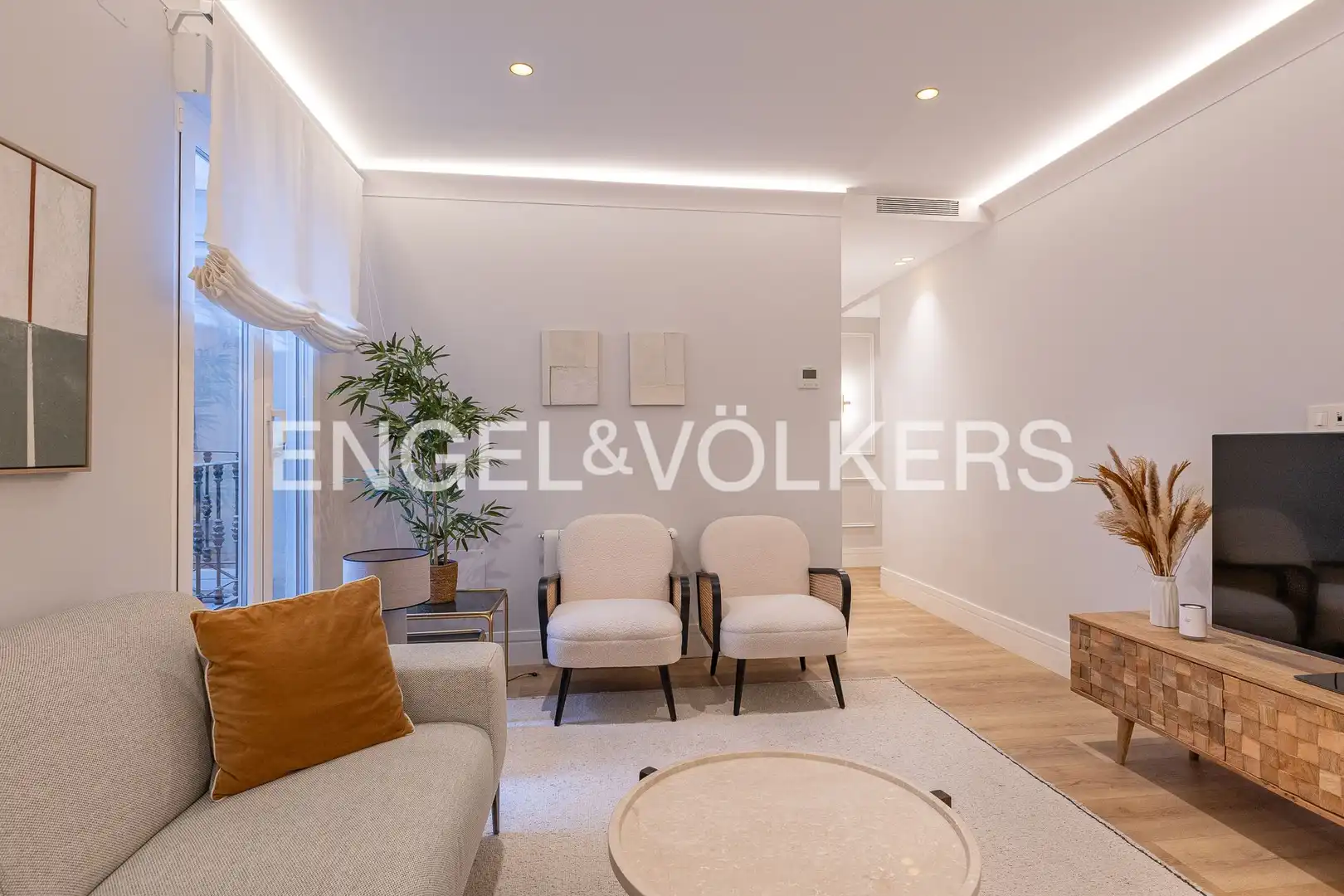 Living room of Flat for sale in Madrid  with Air Conditioner, Heating and Furnished