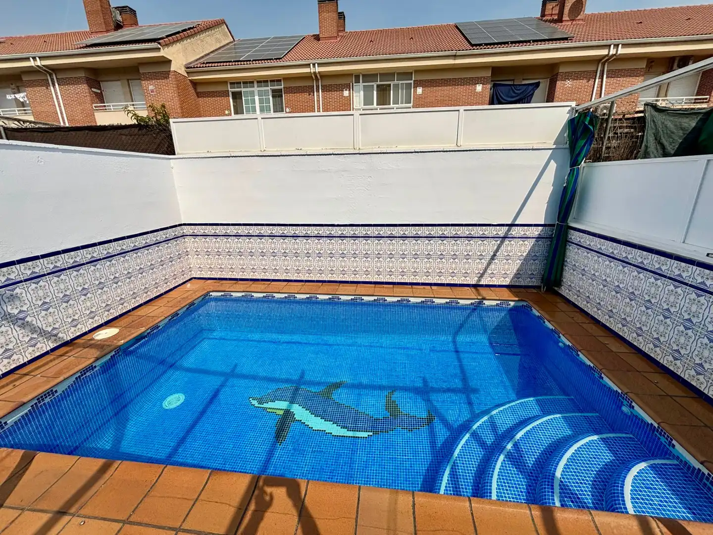 Piscina de Casa adosada en venta en Parla con Aire acondicionado, Calefacción y Jardín privado