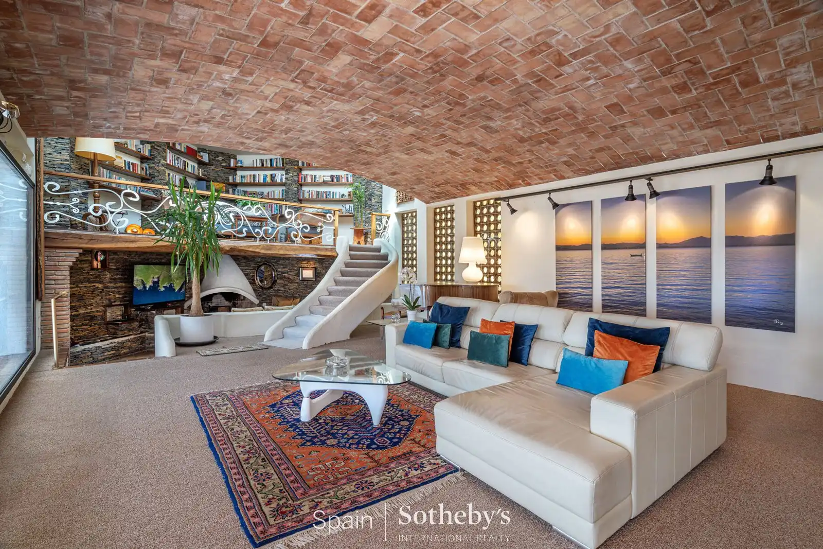 House with pool for sale in Carrer Osca, imagen 7