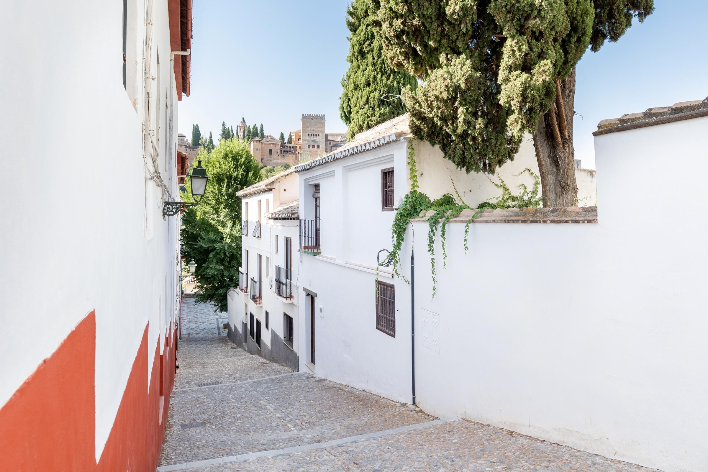 Vista exterior de Casa adosada en venda en  Granada Capital amb Balcó i Alarma