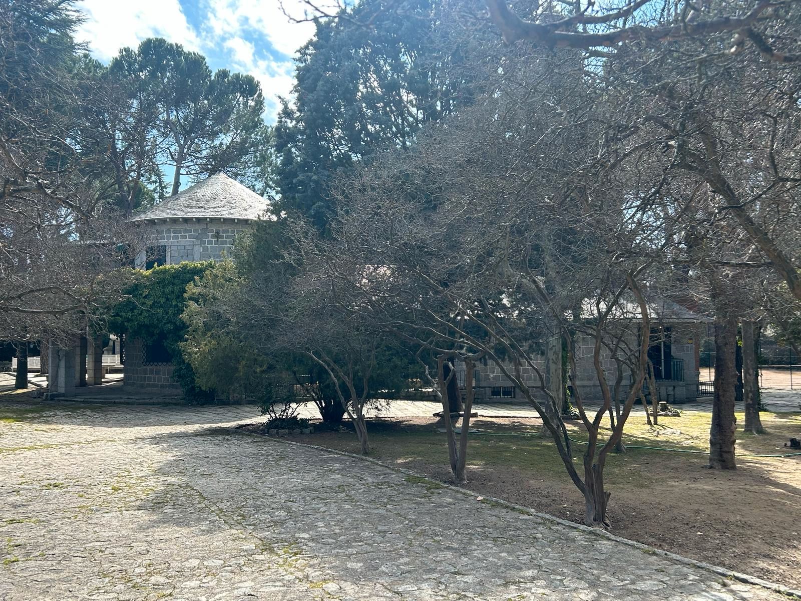 Vista exterior de Casa o chalet en venta en Torrelodones con Calefacción, Jardín privado y Parquet