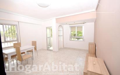 Bedroom of Flat for sale in  Valencia Capital  with Air Conditioner and Balcony