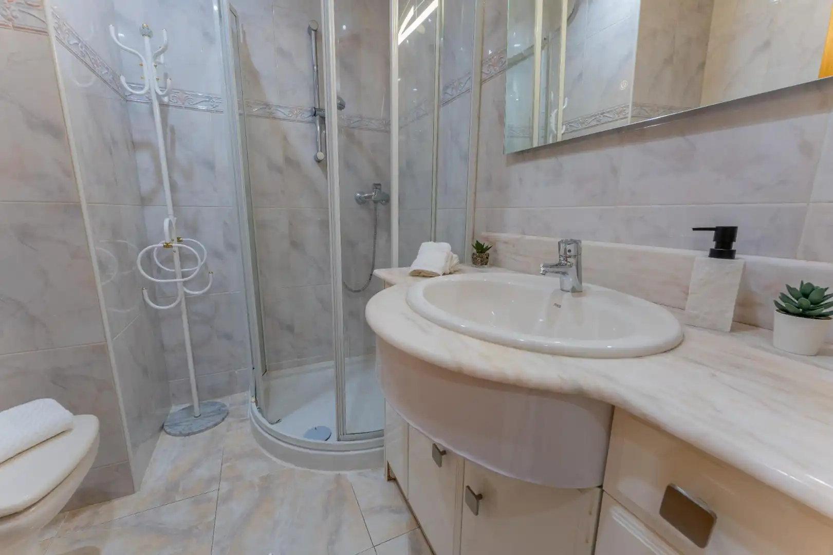 Baño de Piso en venta en Elche / Elx con Aire acondicionado, Amueblado y Balcón
