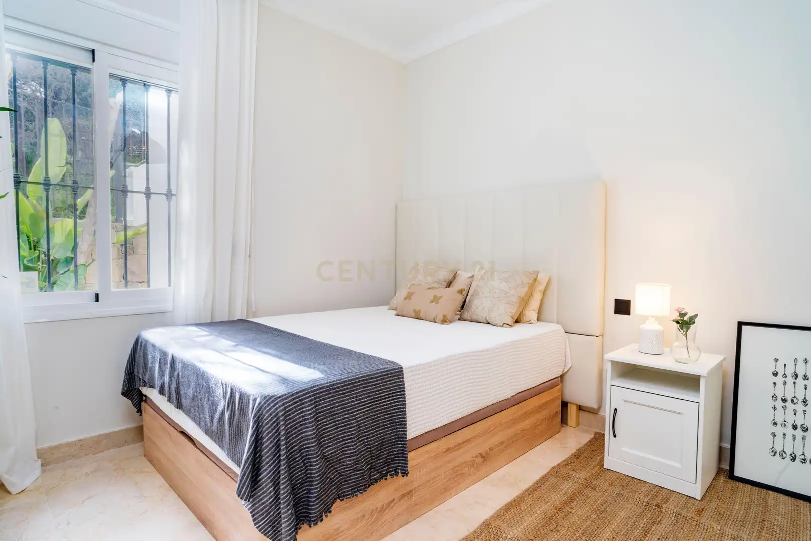 Schlafzimmer von Wohnungen zum Verkauf in Marbella mit Klimaanlage, Privatgarten und Ofen