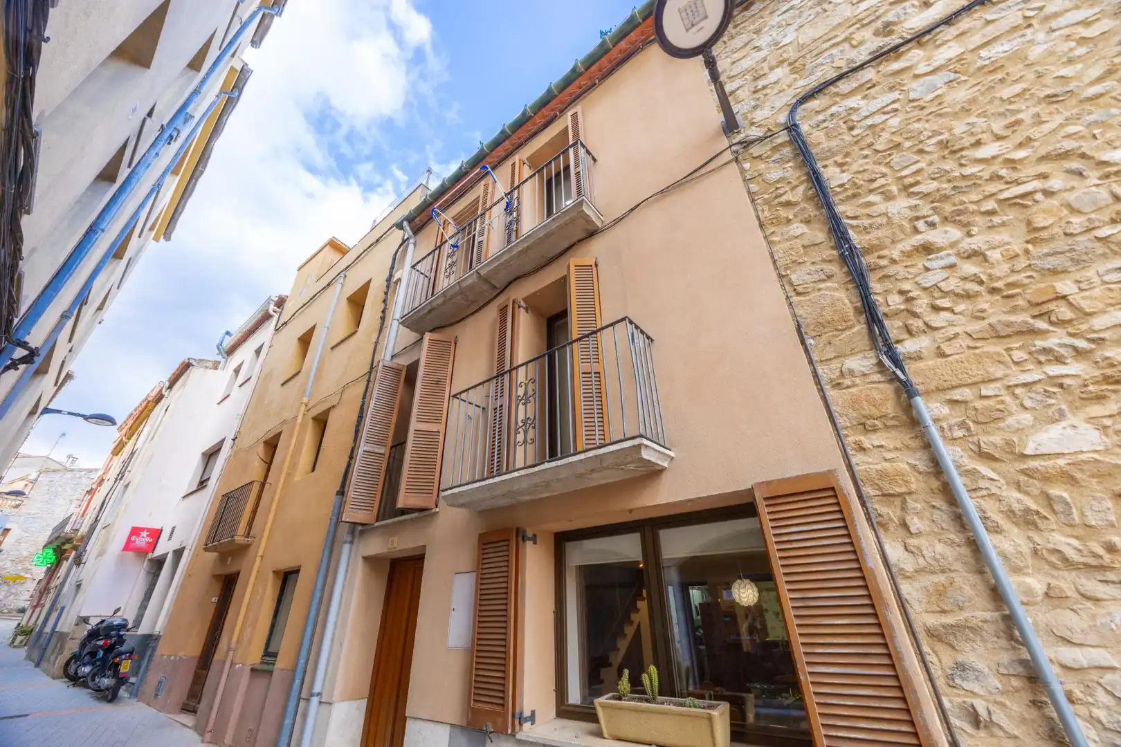 Vista exterior de Casa adosada en venta en Agullana con Horno, Microondas y TV