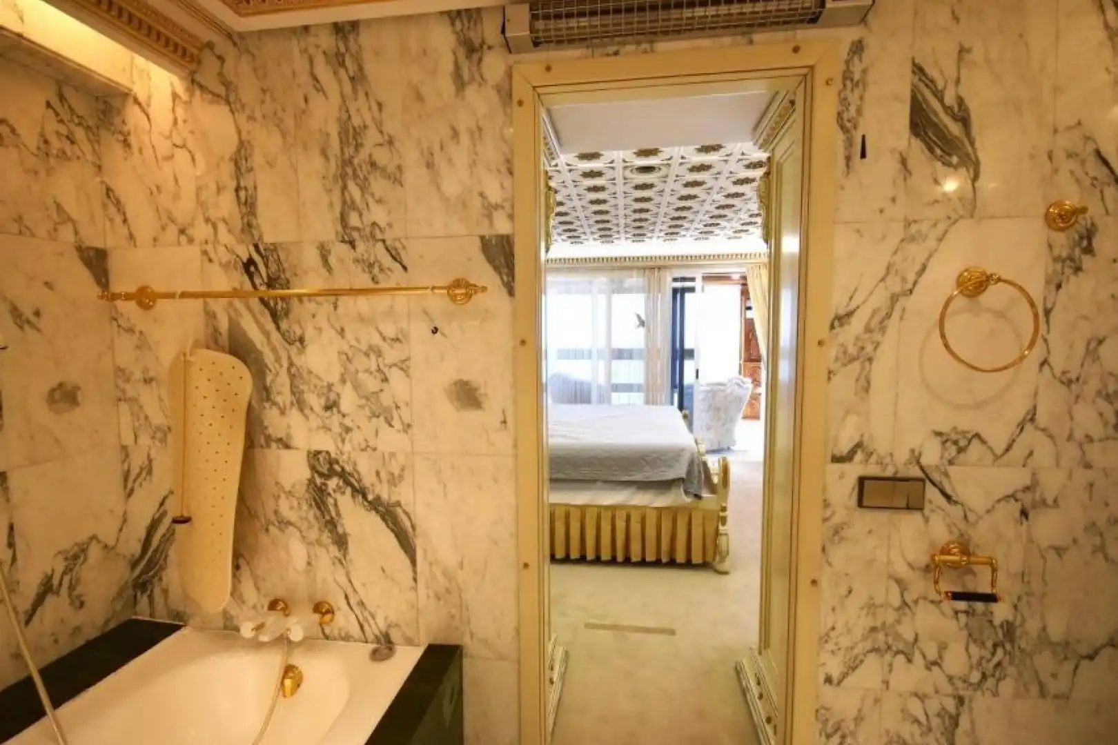Badezimmer von Dachboden zum Verkauf in Calpe / Calp mit Klimaanlage, Heizung und Terrasse