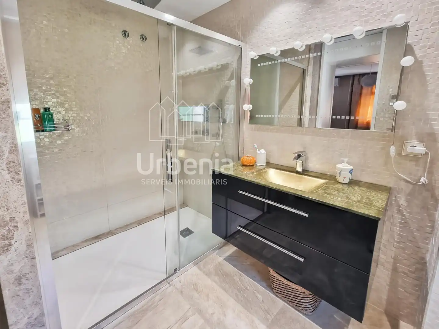 Bathroom of Houses for sale in Sant Andreu de Llavaneres  with Air Conditioner, Heating and Swimming Pool