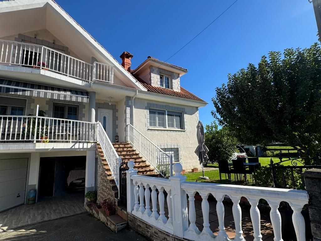 Exterior view of House or chalet for sale in San Felices de Buelna  with Heating, Private garden and Terrace