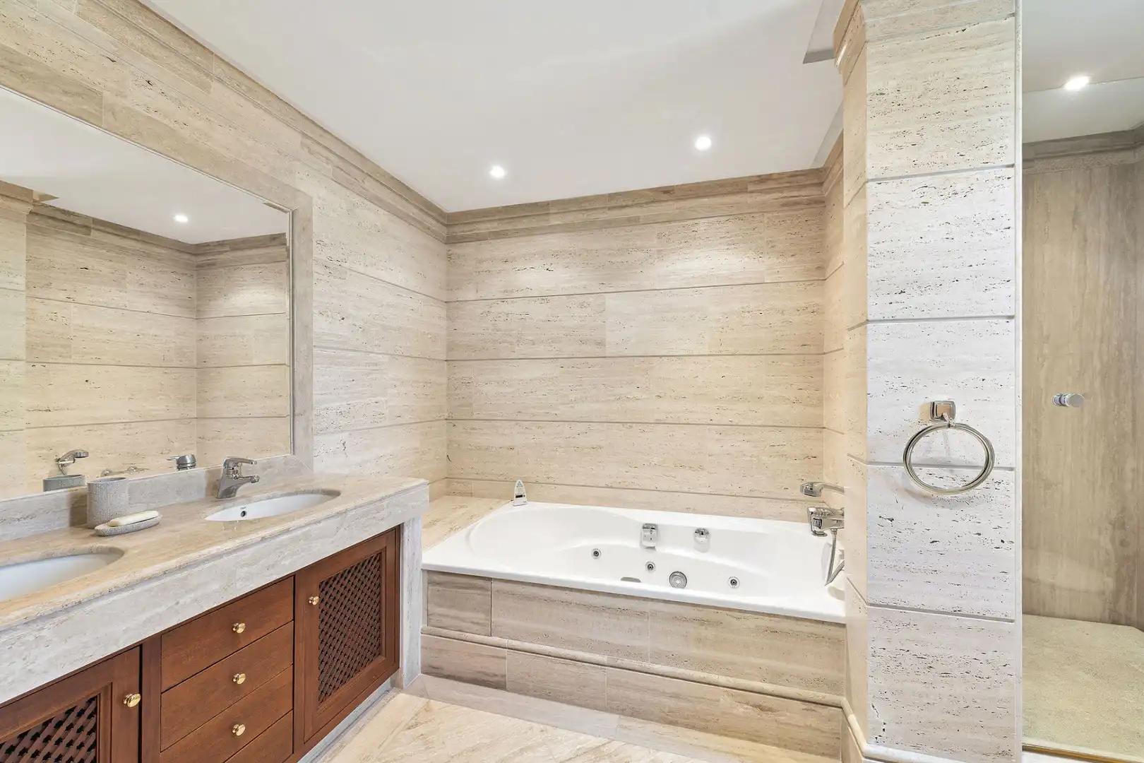 Bathroom of Attic for sale in Marbella  with Air Conditioner, Terrace and Storage room
