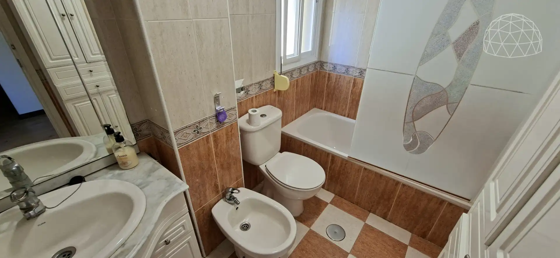 Bathroom of Flat for sale in Sevilla  with Air Conditioner, Private garden and Furnished