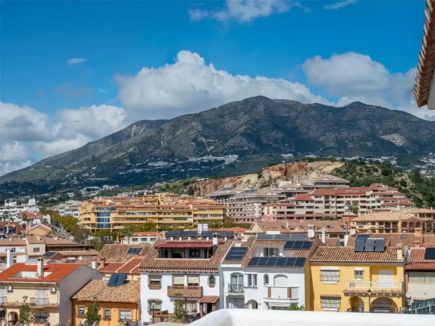 Außenansicht von Wohnung zum Verkauf in Fuengirola mit Schwimmbad