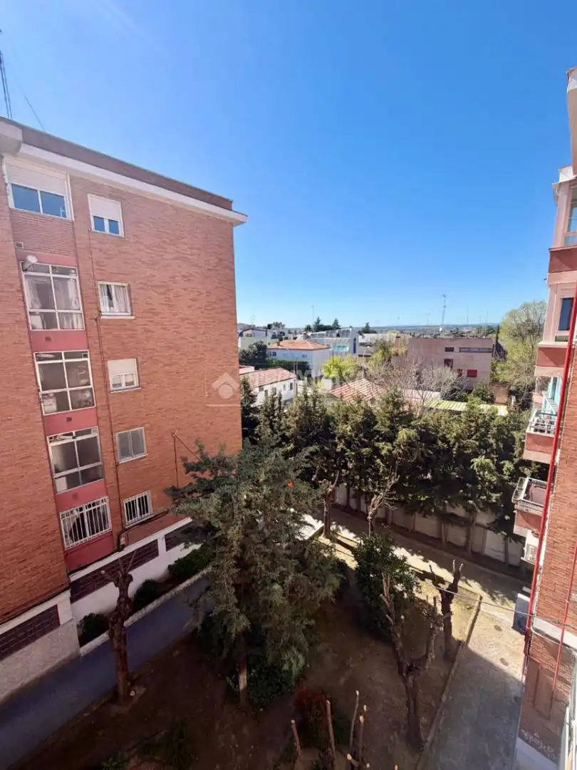 Vista exterior de Pis en venda en  Madrid Capital amb Parquet i Balcó
