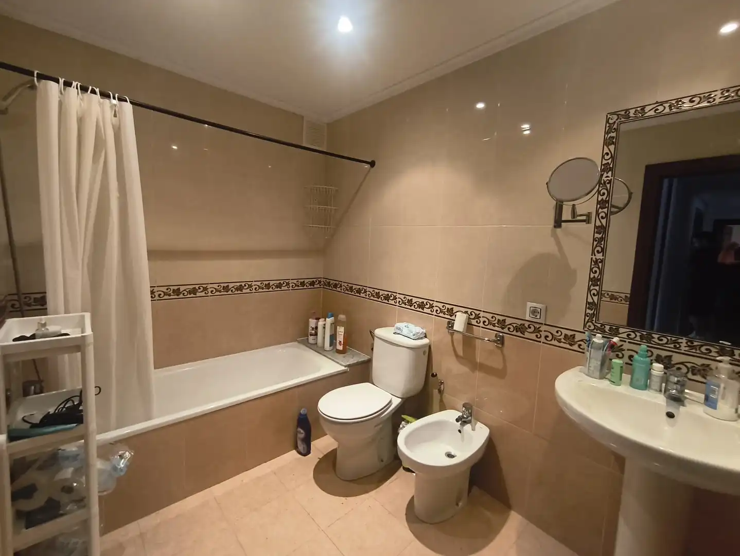 Baño de Piso en venta en Oviedo  con Calefacción, Parquet y Amueblado