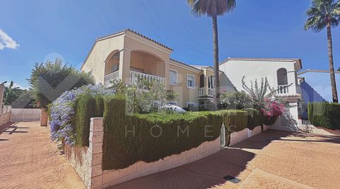 Exclusivo apartamento en planta baja con dos terrazas privadas — A solo 500 metros del mar, immagine 2