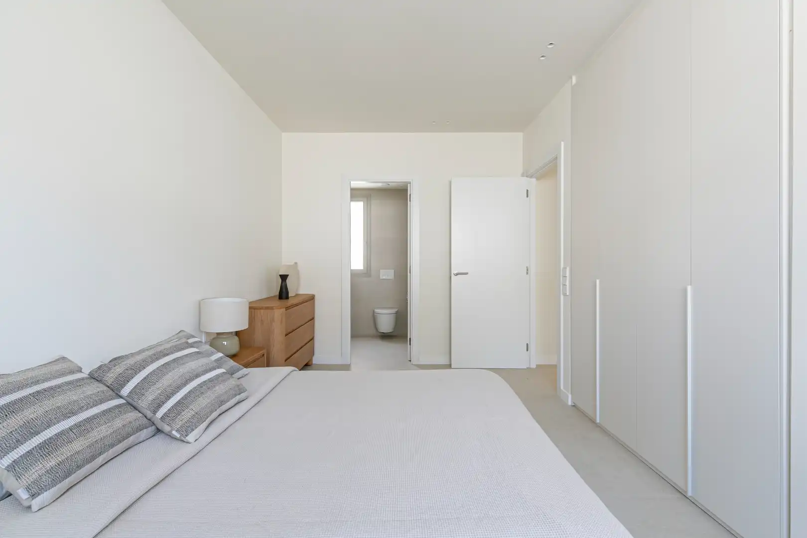 Schlafzimmer von Haus oder Chalet zum Verkauf in Sitges mit Klimaanlage, Heizung und Privatgarten