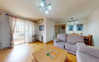 Living room of Flat for sale in  Madrid Capital  with Air Conditioner, Heating and Terrace