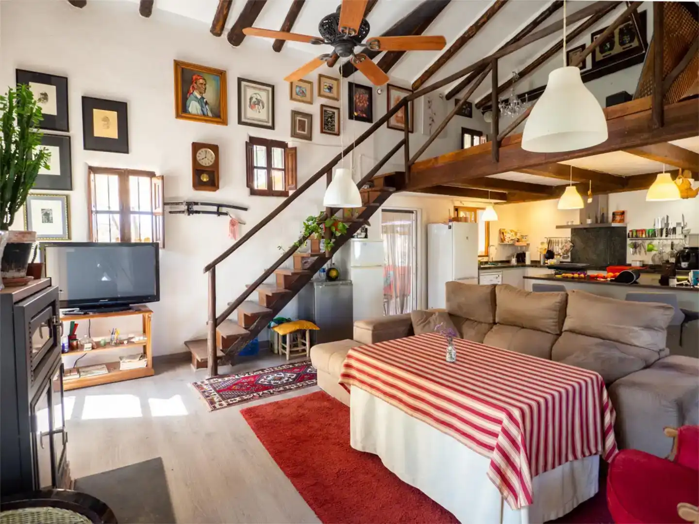 Sala d'estar de Finca rústica en venda en Alhama de Granada amb Aire condicionat i Piscina