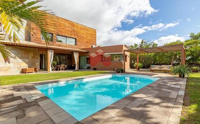 Piscina de Casa o xalet en venda en San Bartolomé de Tirajana amb Aire condicionat, Terrassa i Traster