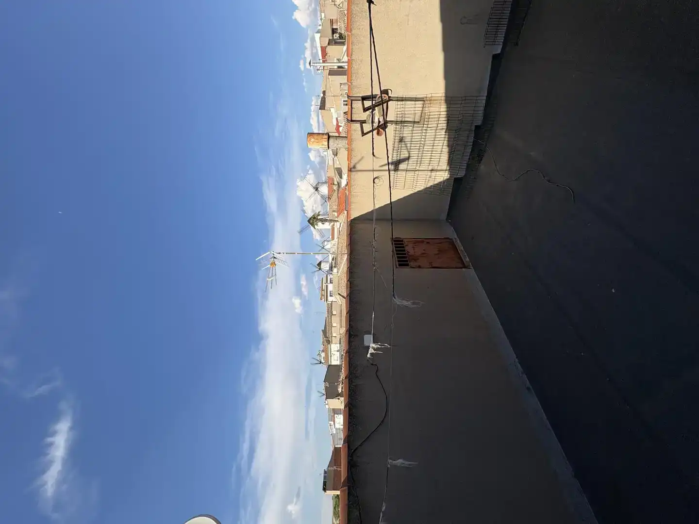 Vista exterior de Casa o xalet en venda en Campo de Criptana amb Aire condicionat i Balcó