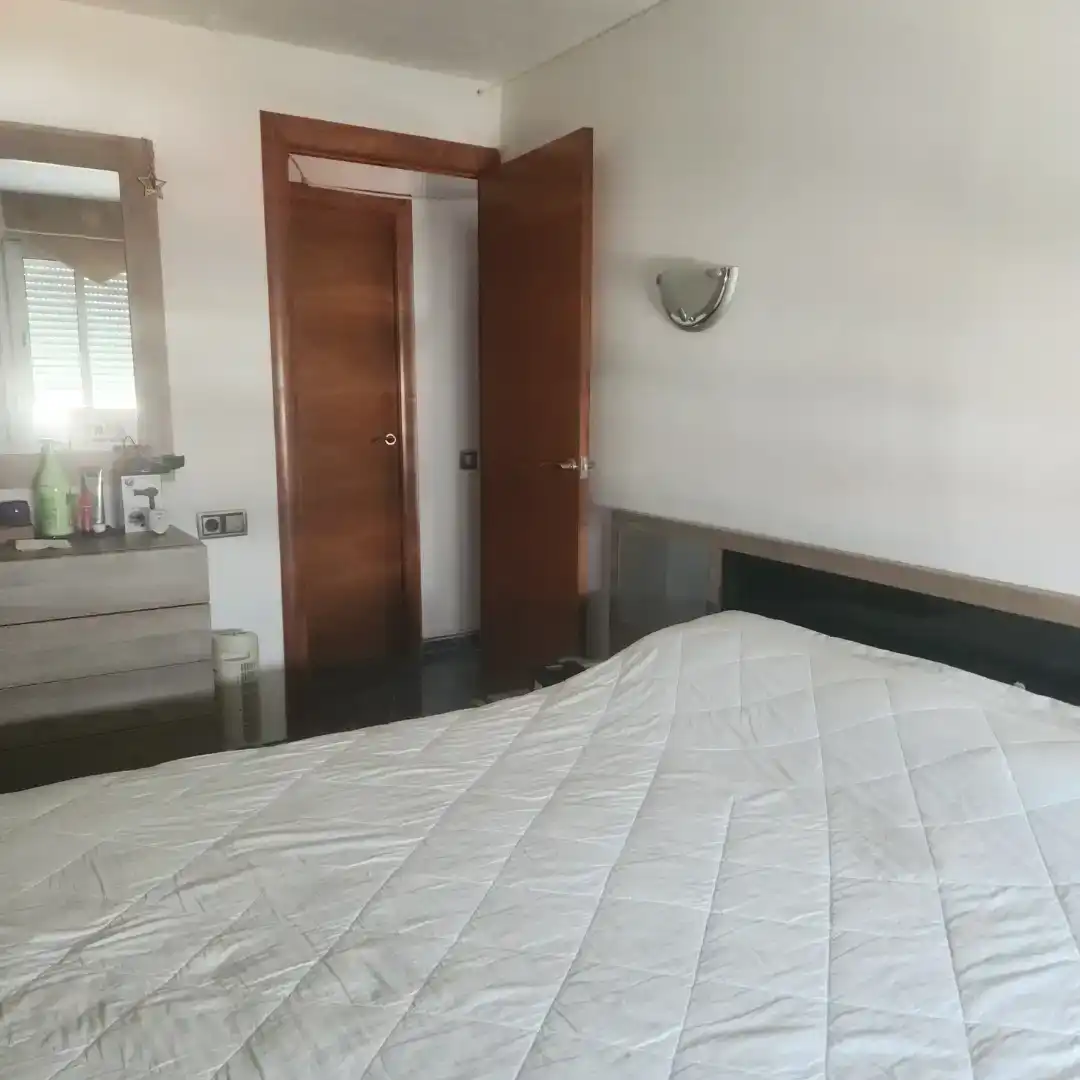 Dormitori de Pis en venda en L'Hospitalet de Llobregat amb Aire condicionat i Balcó