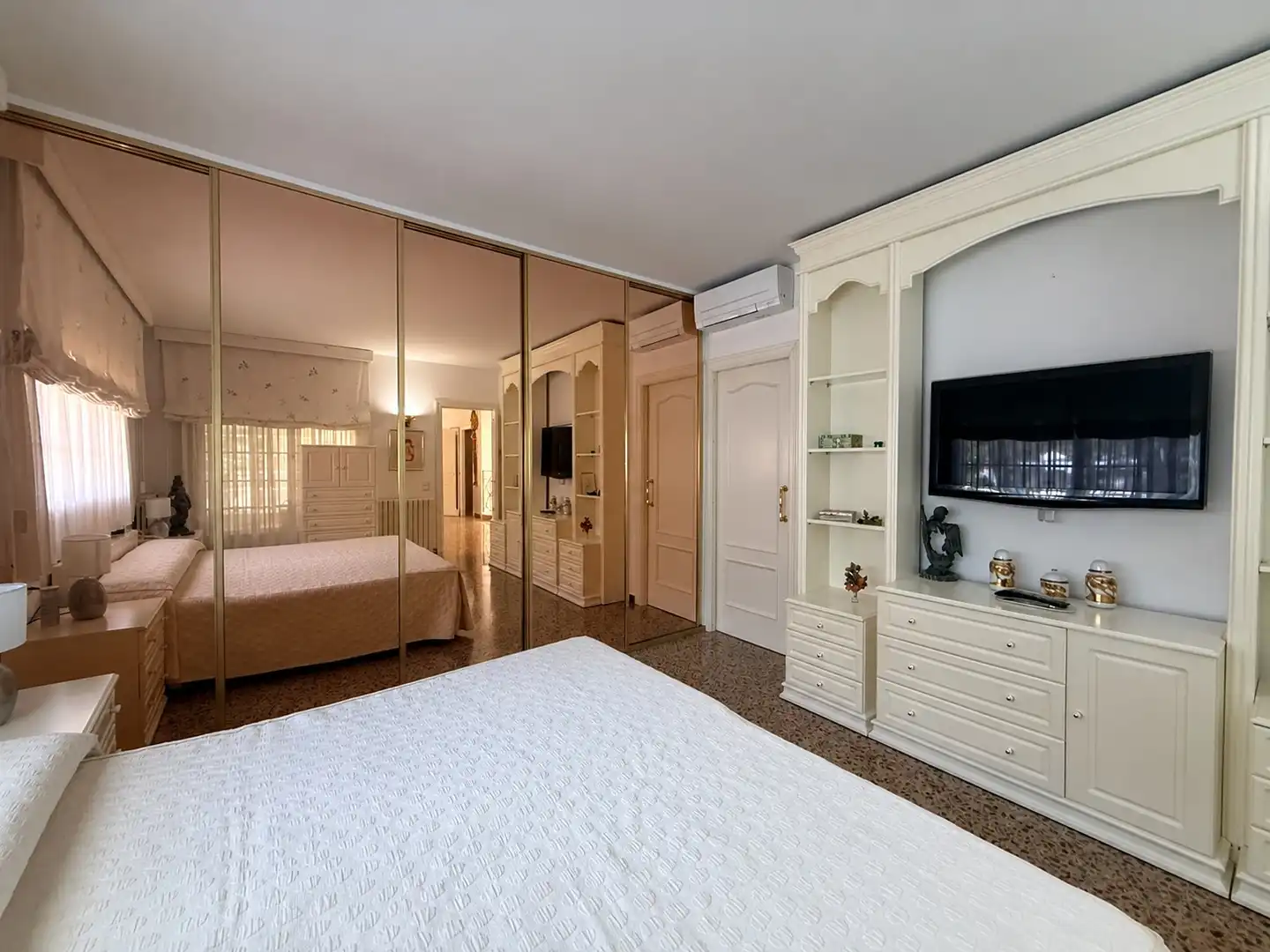 Schlafzimmer von Haus zum Verkauf in Begues mit Heizung, Privatgarten und Terrasse
