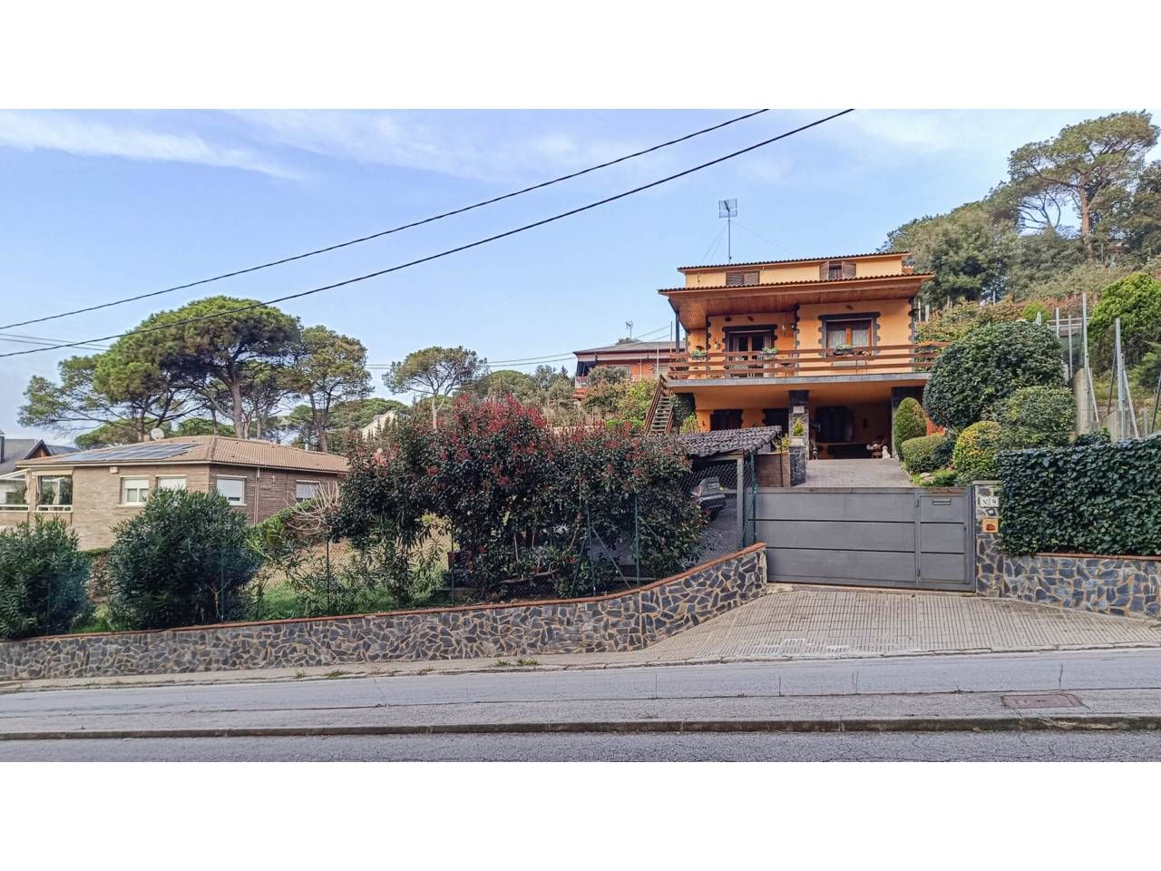 Vista exterior de Casa o chalet en venta en Llinars del Vallès con Aire acondicionado, Calefacción y Jardín privado