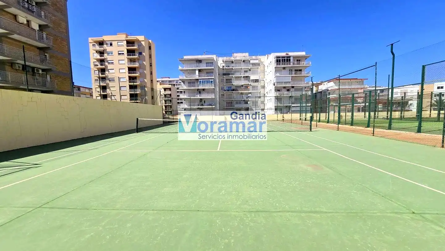 Vista exterior de Apartament de lloguer en Gandia amb Aire condicionat, Terrassa i Moblat