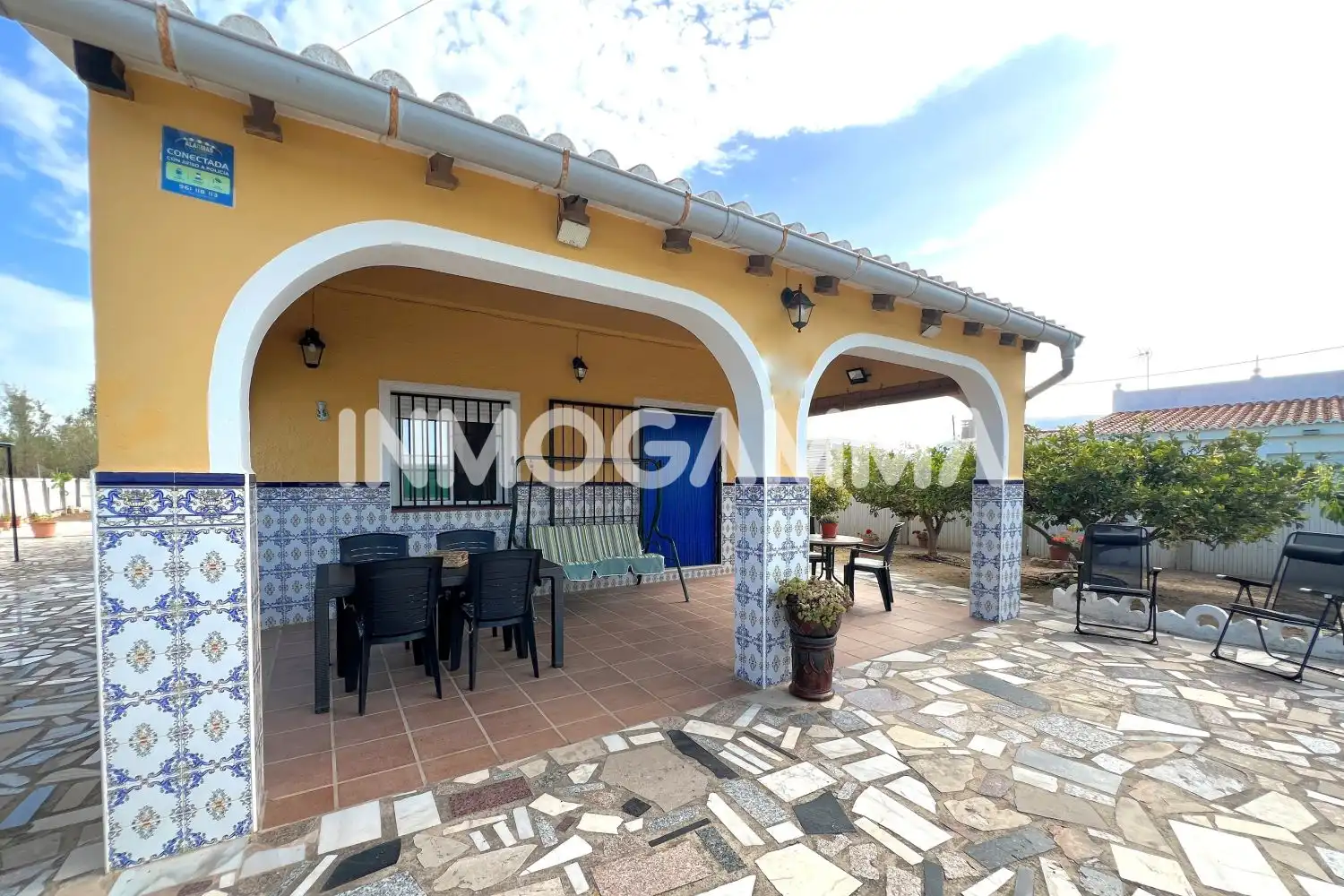 Außenansicht von Country house zum Verkauf in Cullera mit Terrasse