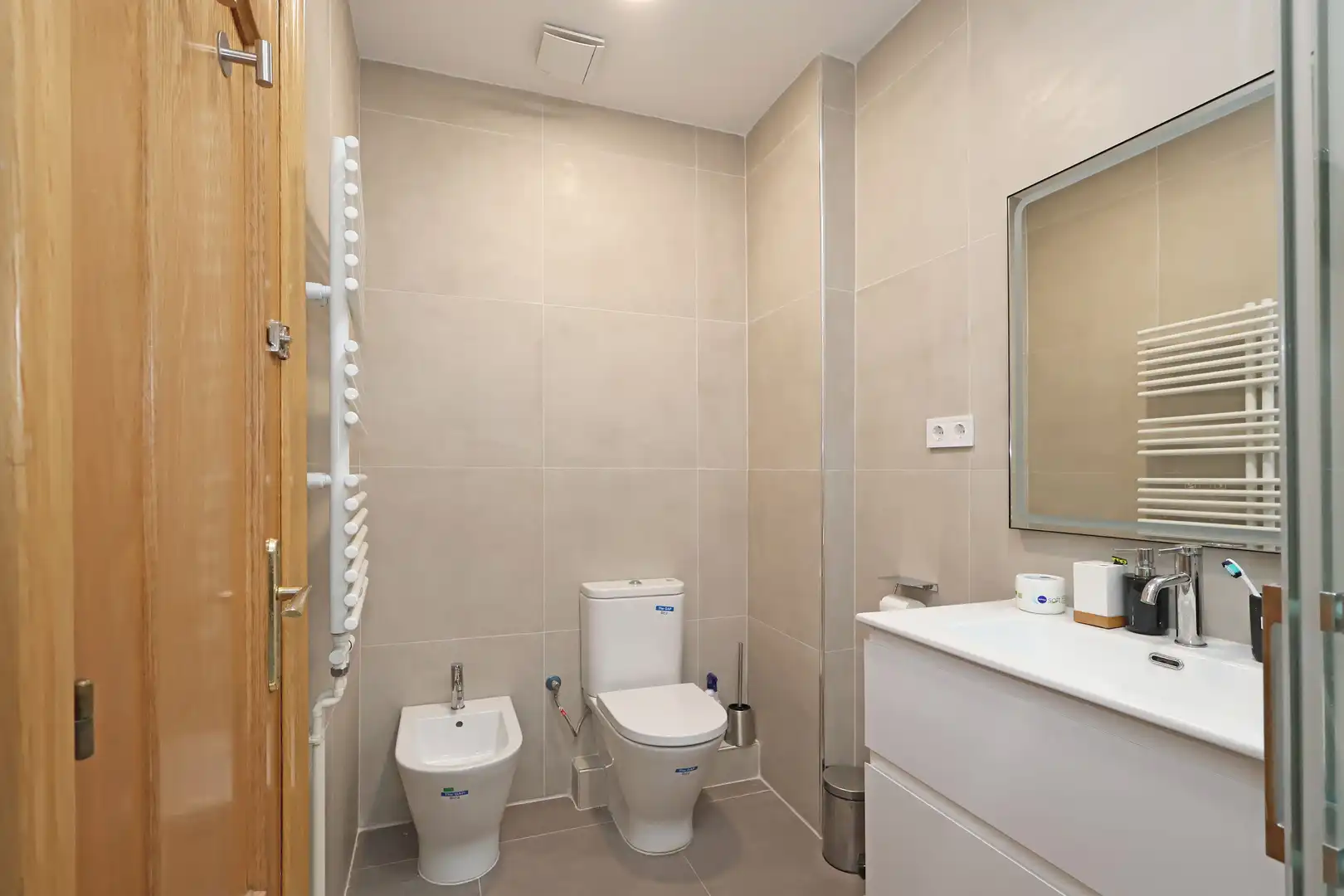 Baño de Piso en venta en Barcelona con Calefacción, Trastero y Balcón
