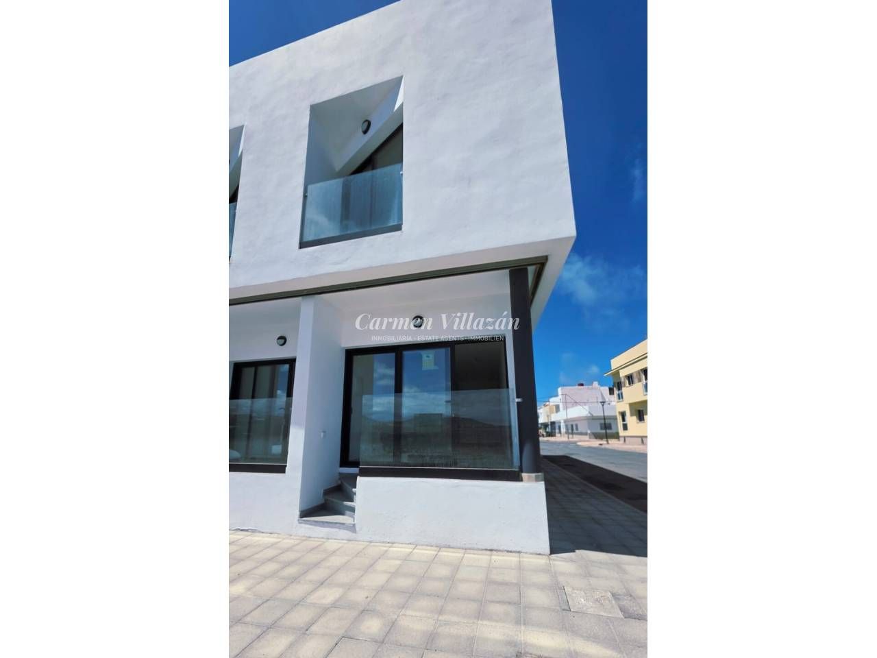 Vista exterior de Casa adosada en venda en La Oliva amb Terrassa