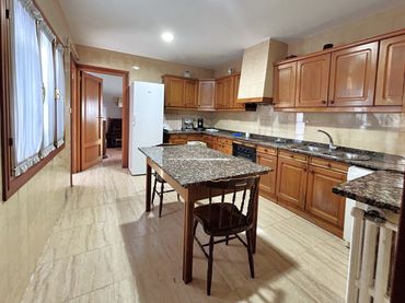 Casa con balcón en venta en Calle Don Sergio