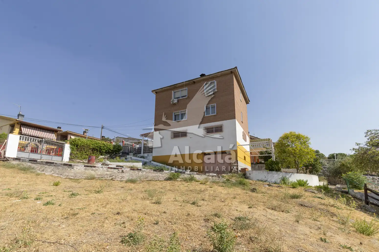 Vista exterior de Casa o xalet en venda en Villalbilla amb Aire condicionat, Calefacció i Jardí privat