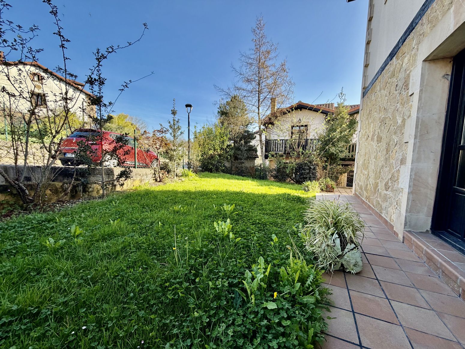 Jardí de Casa adosada en venda en Santillana del Mar amb Calefacció, Jardí privat i Moblat