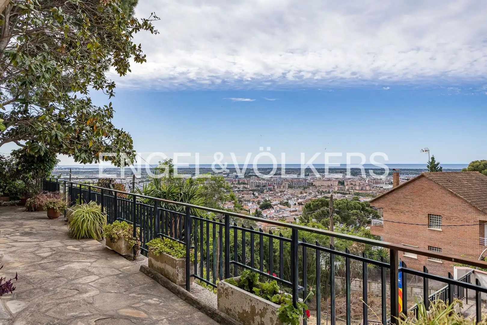 Vista exterior de Casa o chalet en venta en Viladecans con Calefacción, Jardín privado y Balcón